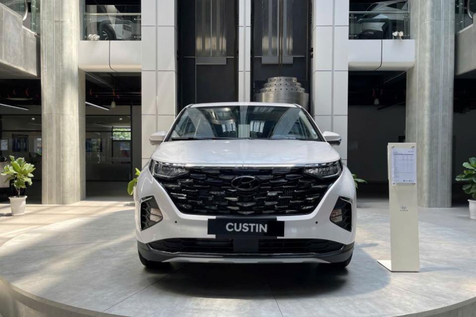 Hyundai Custin 2027: Giá xe, giá lăn bánh, và ưu đãi mới nhất